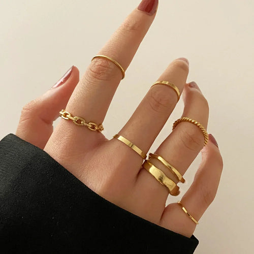 7 pieces of pure elegance, designed to be stacked your way.